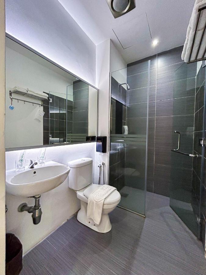 Cel Hotel Skudai Buitenkant foto